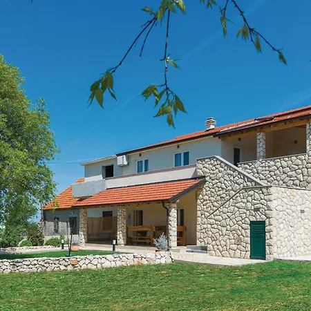 Holiday home Amazing In Danilo