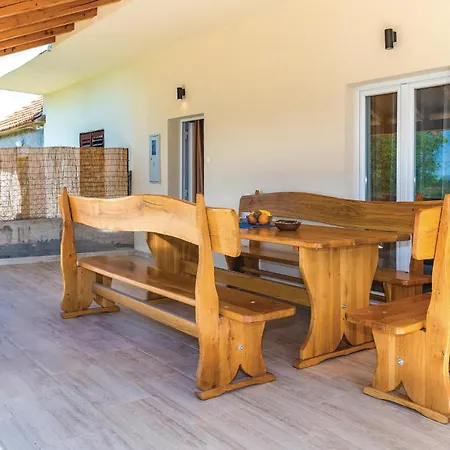 Ferienhaus Amazing In Danilo With Jacuzzi *