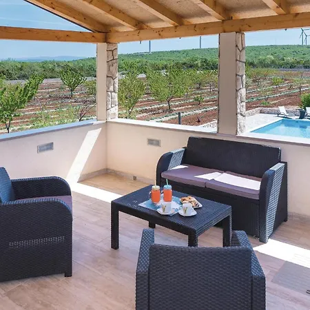 Amazing In Danilo Holiday home
